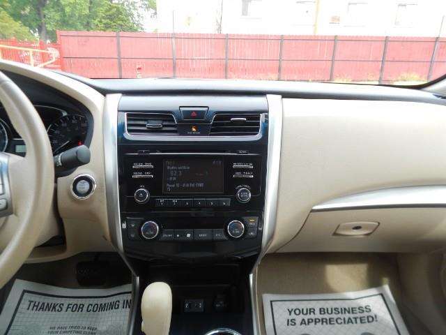 2014 Nissan Altima 2.5 SV 4dr Sedan